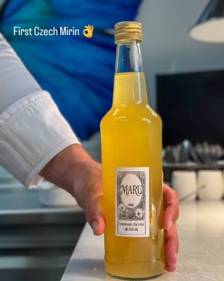 první český mirin jménem MARU v kuchyni šéfkuchaře @jan_knedla a to v branži znamená nejvyšší metu ocenění. fermentovaný...
